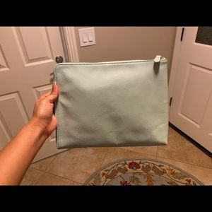 Mark & Graham commute clutch